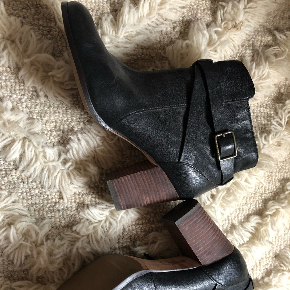 Cole haan bootie size 8